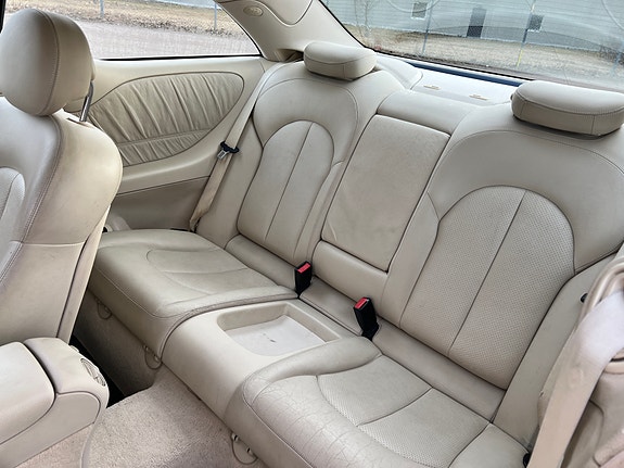 Mercedes-Benz CLK320 3 of 5