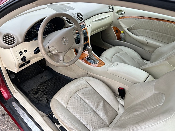 Mercedes-Benz CLK320 4 of 5