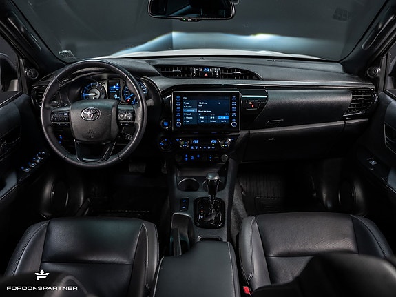 Toyota HiLux 16 of 30