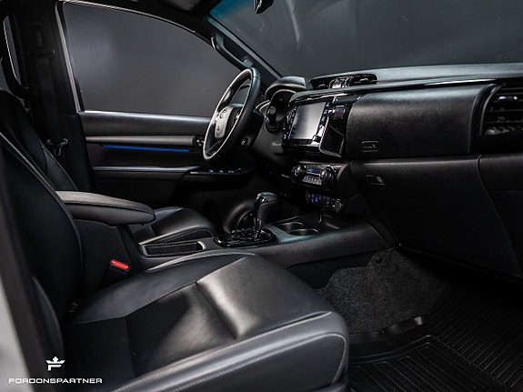 Toyota HiLux 28 of 30