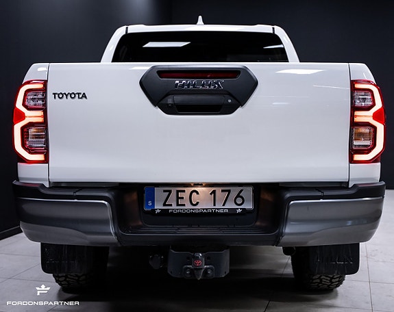 Toyota HiLux 9 of 30