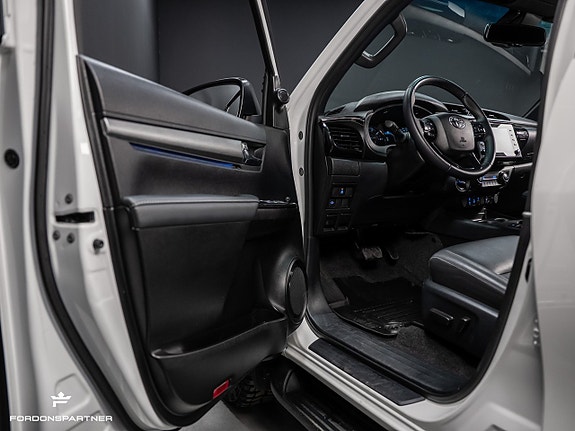 Toyota HiLux 15 of 30