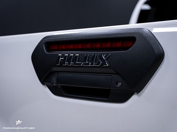 Toyota HiLux 8 of 30