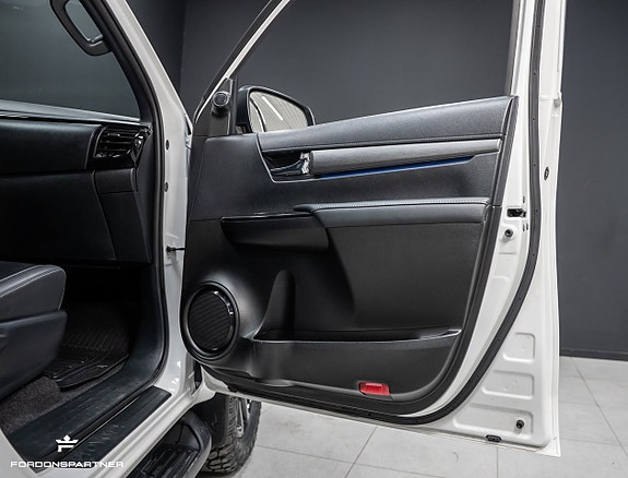 Toyota HiLux 27 of 30