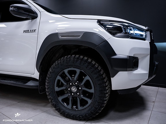 Toyota HiLux 13 of 30