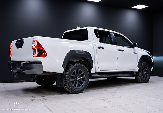 Toyota HiLux 11 of 30