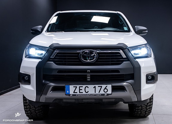 Toyota HiLux 2 of 5