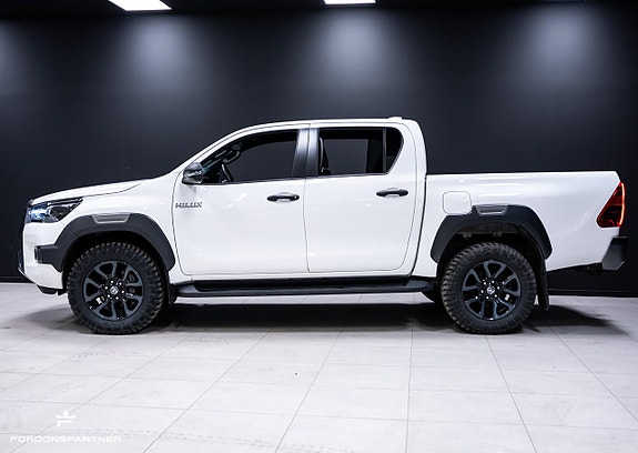 Toyota HiLux 3 of 5