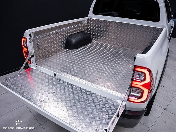 Toyota HiLux 10 of 30