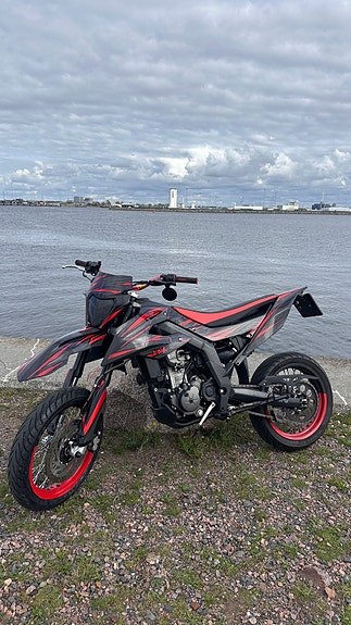Aprilia SX 125 2 of 8