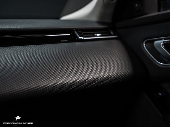 Land Rover Range Rover Velar 26 of 30