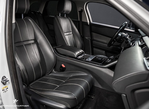 Land Rover Range Rover Velar 27 of 30