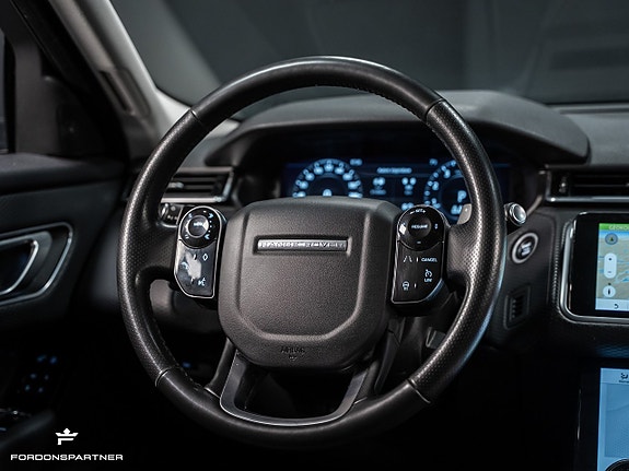 Land Rover Range Rover Velar 18 of 30