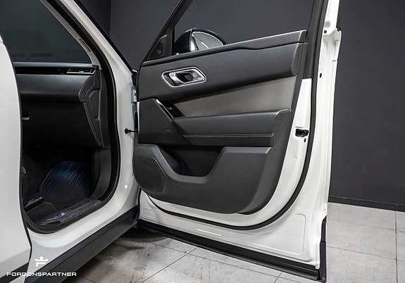 Land Rover Range Rover Velar 24 of 30