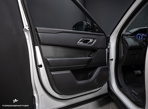 Land Rover Range Rover Velar 15 of 30