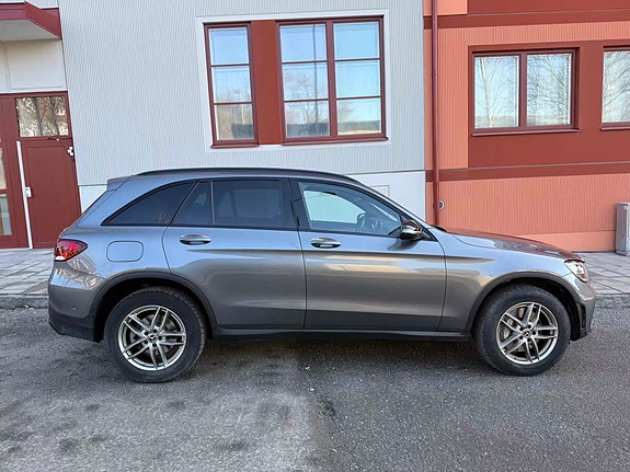 Mercedes-Benz GLC300 e 4 of 11