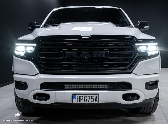 Dodge RAM 1500 2 of 5