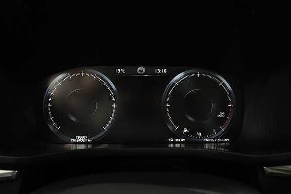Volvo XC60 11 of 17