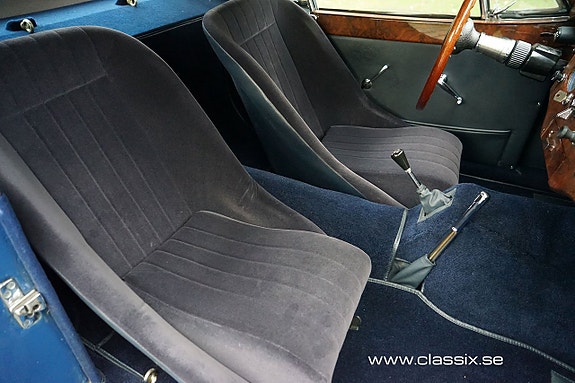 Jaguar XK120 6 of 25