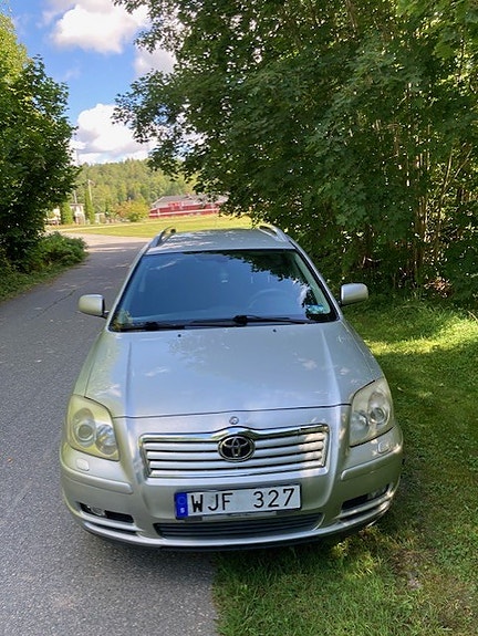 Toyota Avensis 3 of 5