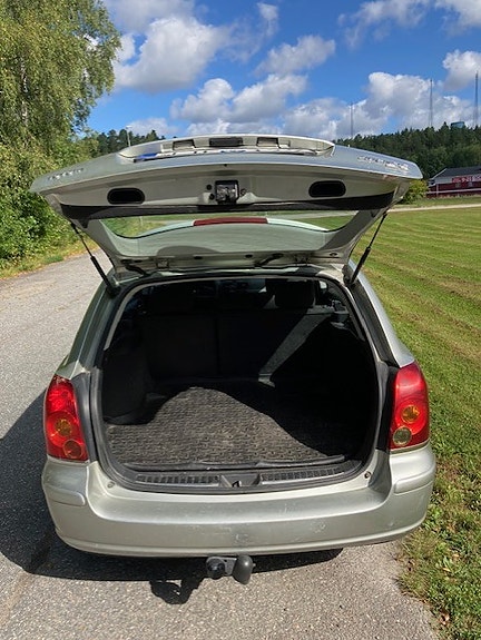 Toyota Avensis 4 of 5
