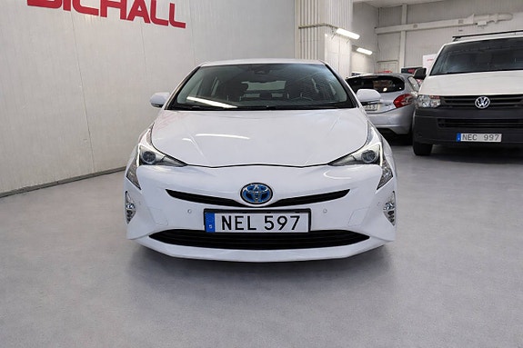 Toyota Prius 9 of 14