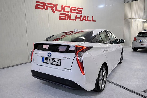 Toyota Prius 2 of 5