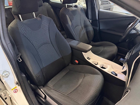 Toyota Prius 12 of 14