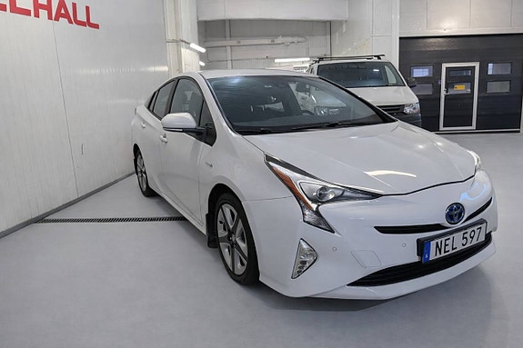 Toyota Prius 7 of 14