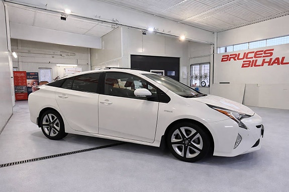 Toyota Prius 6 of 14