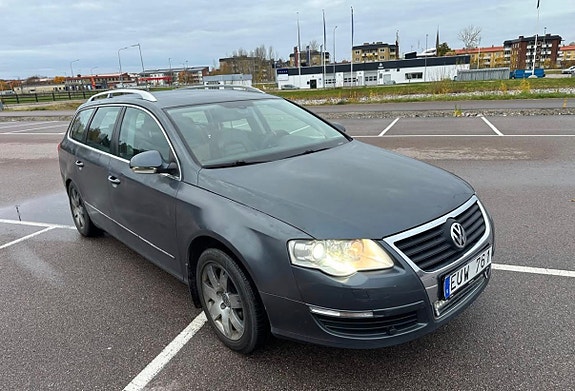 Volkswagen Passat 2 of 5