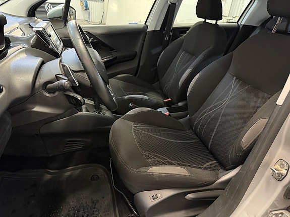 Peugeot 208 8 of 10