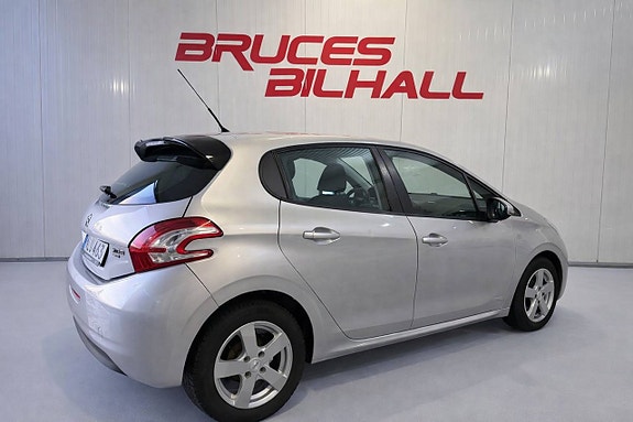 Peugeot 208 4 of 10