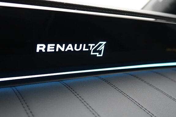 Renault 4 E-Tech 10 of 21