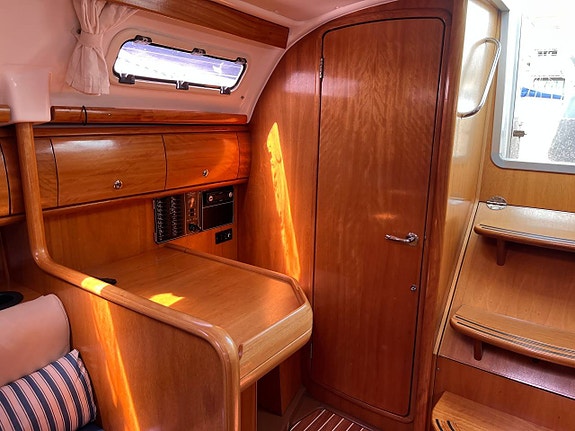 Bavaria 32 8 of 12