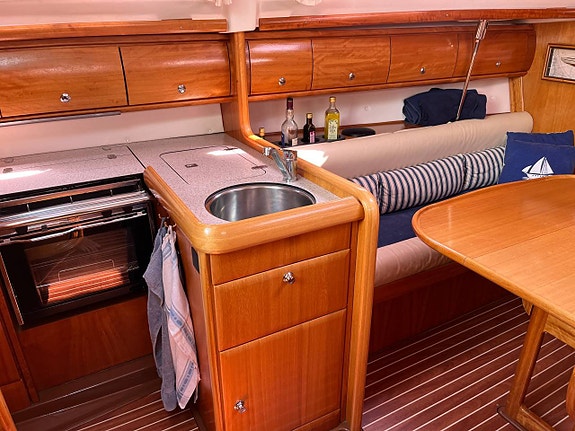 Bavaria 32 4 of 5