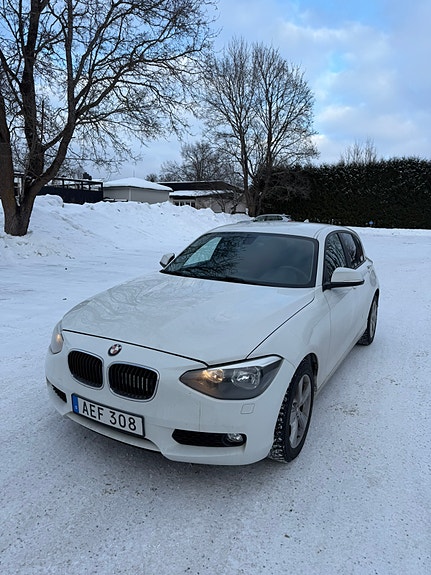 BMW 118d 2 of 5