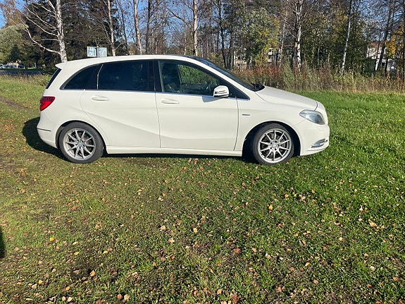 Mercedes-Benz B180 9 of 19