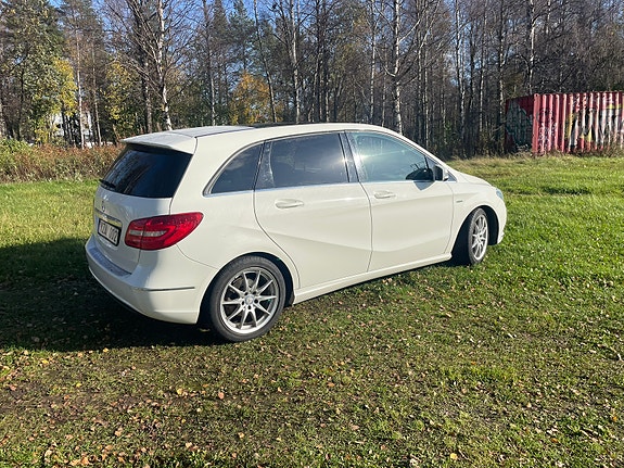 Mercedes-Benz B180 10 of 19