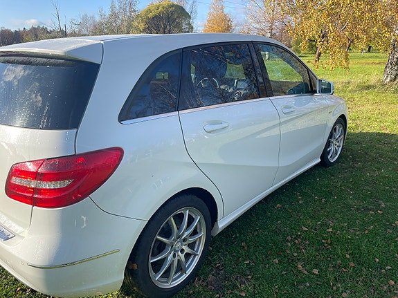 Mercedes-Benz B180 14 of 19