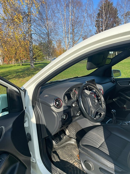 Mercedes-Benz B180 19 of 19
