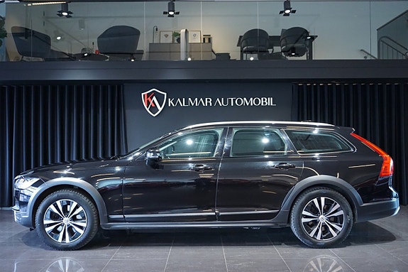 Volvo V90 Cross Country 3 of 5