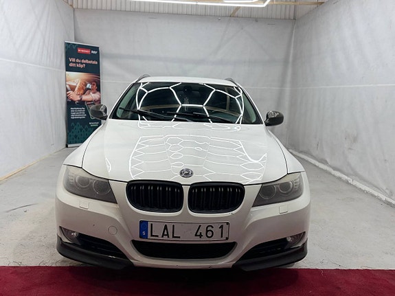 BMW 320i 5 of 11
