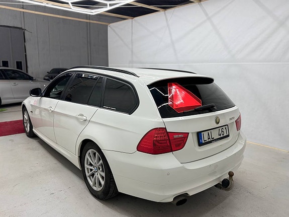 BMW 320i 9 of 11