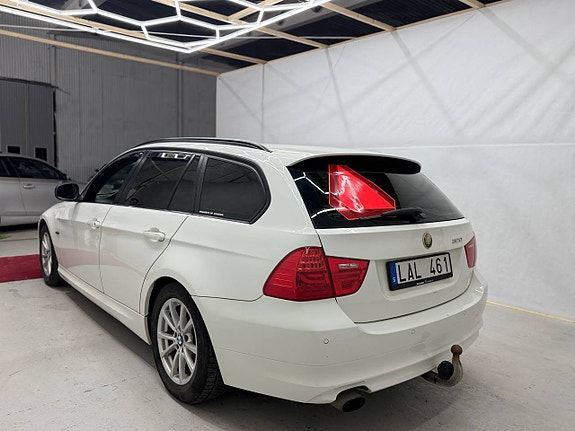 BMW 320i 6 of 11