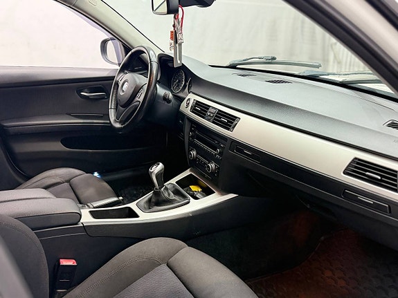 BMW 320i 10 of 11