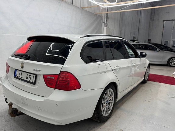 BMW 320i 7 of 11