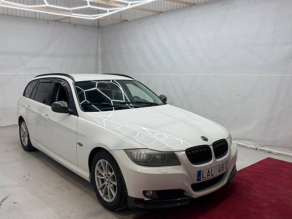 BMW 320i 2 of 11
