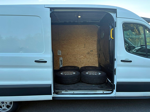 Ford Transit 8 of 12