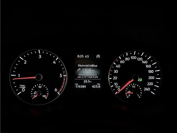 Volkswagen Amarok 16 of 28